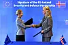 EUs utenrikssjef Kaja Kallas og Islands utenriksminister Þorgerður Katrín Gunnarsdóttir under signeringsseremonien i Brussel.