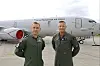 Sjefen for 133 Luftving ved Evenes flystasjon, oberst Lasse Berg (t.h.), og oberstløytnant Thomas Fremo, Senior National Representative ved Lossiemouth flystasjon i Skottland.