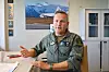 Luftvingsjef Lasse Berg på sitt kontor ved Evenes flystasjon.