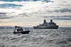 Det amerikanske landgangsskipet USS Arlington og en lettbåt i den islandske kystvakten under Northern Viking 2022