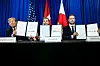 Fra venstre: USAs president Donald J. Trump, Danmarks statsminister Mette Frederiksen og Grønlands statsminister Jans-Frederik Nielsen, tirsdag 22. september 2026, i FNs hovedkvarter i New York.