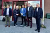 Foran Sør-Varanger rådhus: Nikolaos Farantouris (GUE/NGL, Hellas), komitéleder Marie-Agnes Strack-Zimmermann (Tyskland, FDP), Sør-Varangers ordfører Magnus Mæland, Nicolás Pascual de la Parte (EPP, Spania) og Christophe Gomart (EPP, Frankrike). (Foto: EUs delegasjon til Norge)