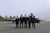Samlet ved Rovaniemi flystasjon, Nord-Finland: (f.v.) Forsvarsministrene Pål Jonson (Sverige), Troels Lund Poulsen (Danmark), Antti Häkkänen (Finland), Tore O. Sandvik (Norge) og statssekretær Martin Eyjólfsson (Island). (Foto: Finlands forsvarsministerium)