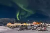 Longyearbyen og-nordlys.