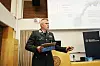 Sjef for Hæren, generalmajor Lars Lervik, på Army Summit-seminar ved UiT Norges arktiske universitet. Seminaret ble arrangert av Hæren, Den norske Atlanterhavskomité og dens ungdomsorganisasjon YATA. (Foto: Astri Edvardsen)