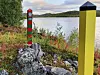 Stolper ved den norsk-russiske grensa. (Foto: Magne Kveseth/UiT)