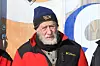 Dick Newton er 83 år gammel og kjører gladelig 700 kilometer på snesooter for å følge Iditarod fra hjem-