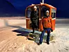 Espen Barth Eide og Maria Varteressian på verdens nordligste taubane til Zeppelinfjellet i Ny-Ålesund.