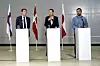 Færøyenes lagmann Aksel V. Johannesen, Danmarks statsminister Mette Frederiksen og formann for Naalakkersuisut Múte B. Egede etter riksmøte og kontaktutvalgsmøte i Ålborg. (Foto: Mads Frost/Danmarks statsministerium)