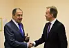 - Det er bra du har tatt til fornuften. Slik hilste den russiske utenriksministeren Sergej Lavrov Børge Brende da de møttes i Arkhangelsk. (Foto: Arne O. Holm)