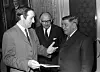 De norsk-sovjetiske  fiskerigrenseforhandlingene begynte i Oslo. Bildet viser fiskeriminister Eivind Bolle (t.v.) i samtale med sin sovjetiske motpart, fiskeriminister Alexandr Isjkov før møtet. Mannen i  midten er tolken. (Foto: Erik Thorberg/NTB/Scanpix. Kilde: Arkiv i Nordland)